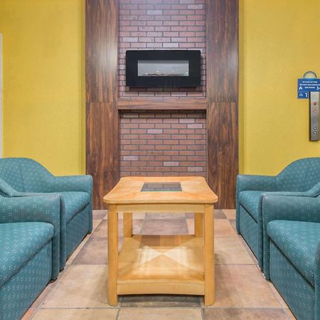 Days Inn Missoula University Екстериор снимка