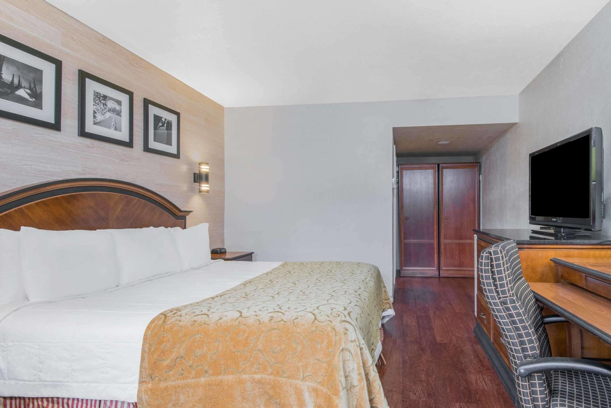 Days Inn Missoula University Екстериор снимка