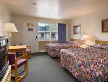 Days Inn Missoula University Екстериор снимка